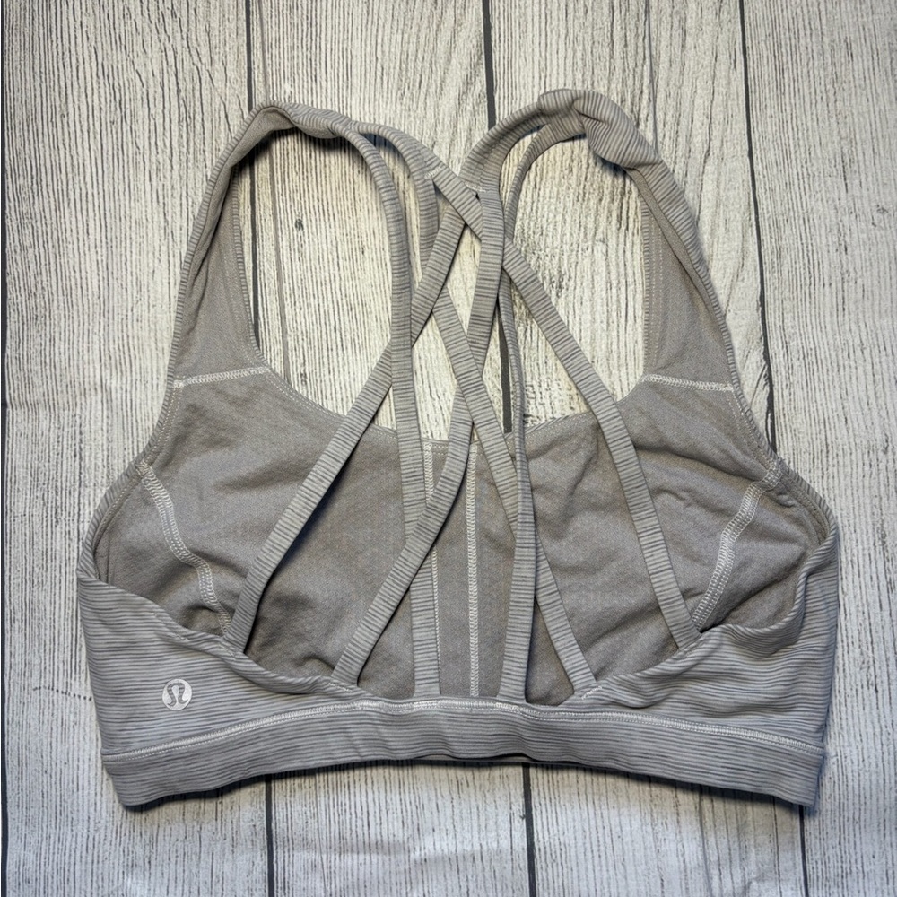 Lululemon Strappy Back Sports Bra Gray White Stripe Size 4 ♡